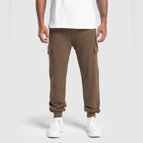 NEW Gymshark Men’s REST DAY ESSENTIALS CARGO JOGGERS - Size MEDIUM Penny Brown - Picture 2 of 7